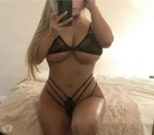 Chrisly tantra massage in Cowansville