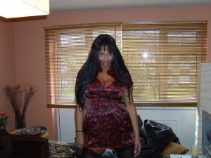 Marie-eveline escorts in Tyldesley